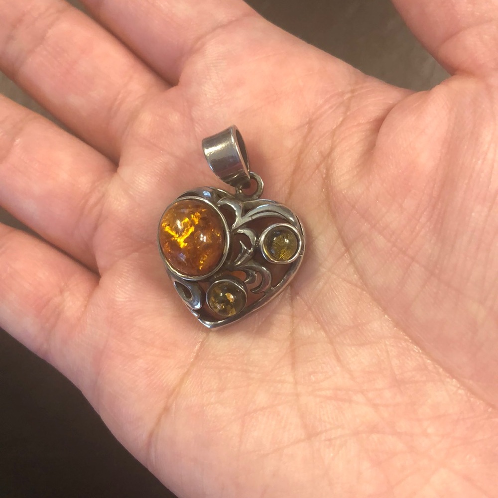 4/$25🛍 Heart Shaped Pendant with Gemstones